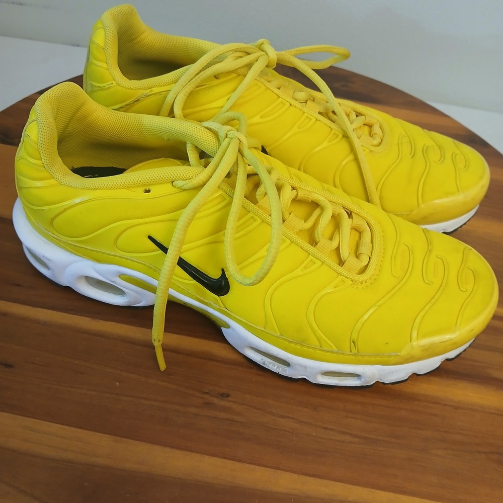 Nike Air Max Plus Women 8 Yellow Running Shoes Sneakers CQ9978-700 - Picture 3 of 9